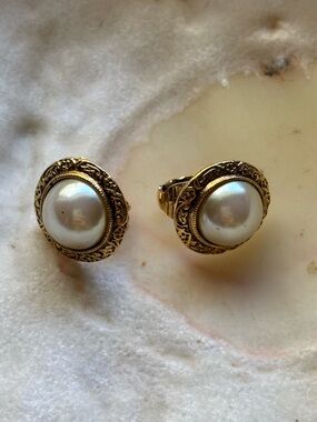 Vintage Gold-Tone Pearl Clip-On Earrings - Classic Women's Jewelry